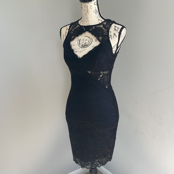 GUESS cut-out lace dress. Perfect for homecoming or wedding/holiday party! XS - Picture 6 of 6